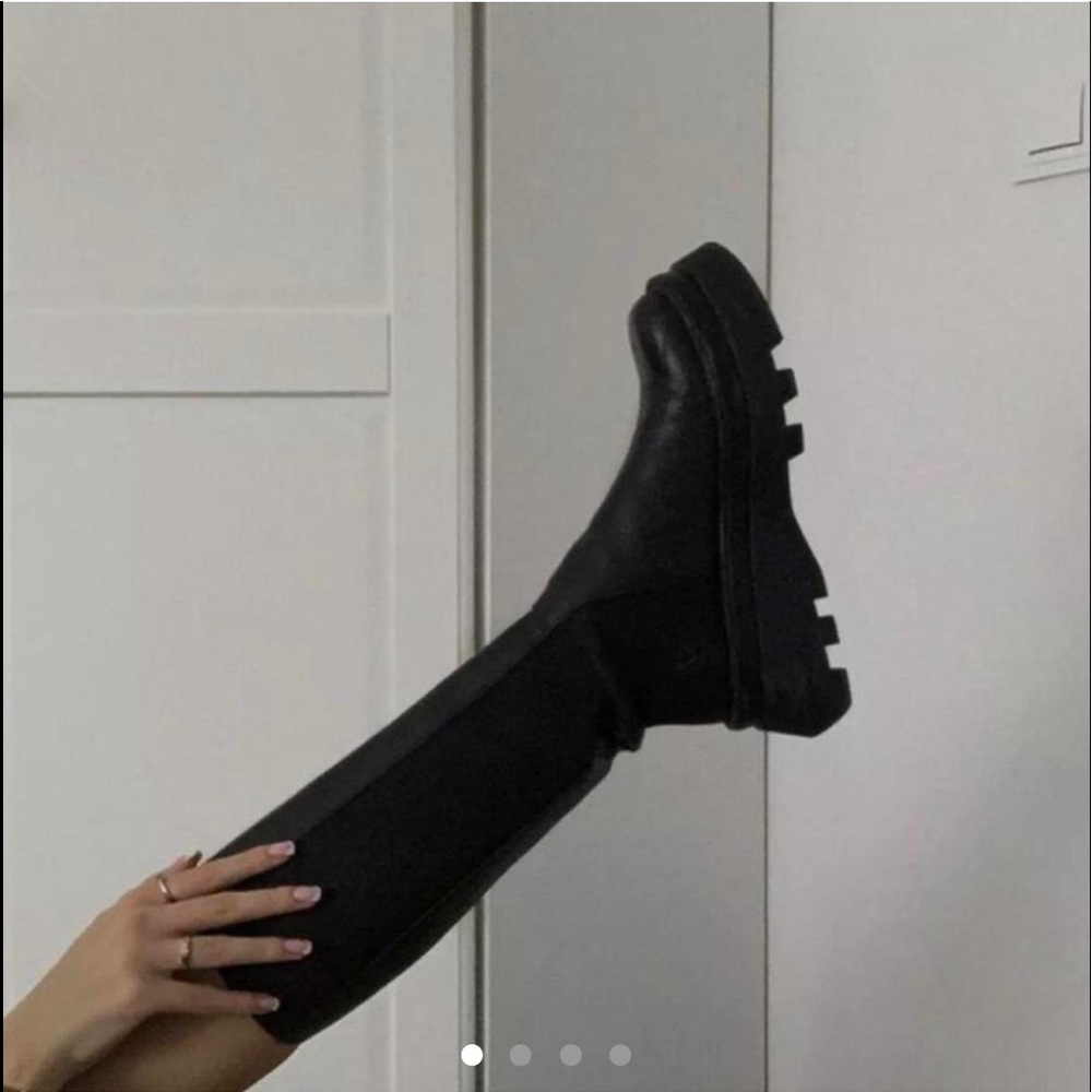 NWT Zara Flat Leather Lug Sole Boots